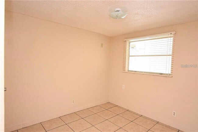 Building Photo - 1311 Standish Dr