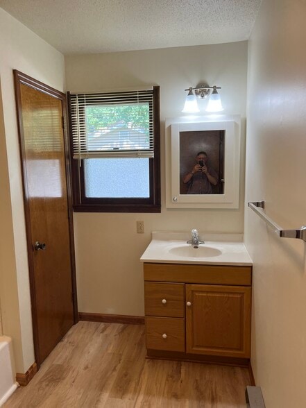 Bathroom - 926 N Walnut St