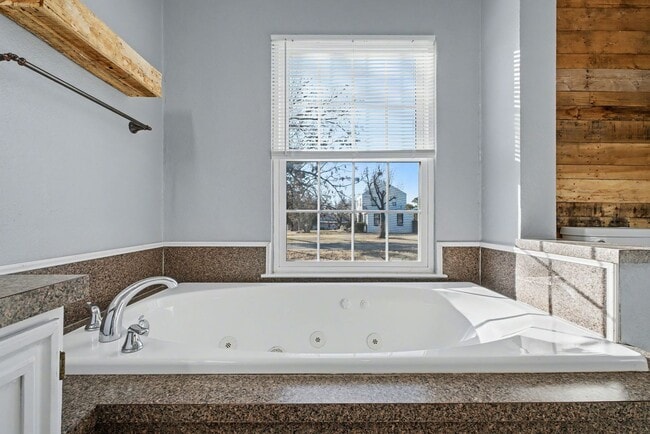 Building Photo - 3-Bed Home with Fireplace, Fenced Yard & Flexible Living Space