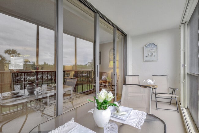 Building Photo - 5059 N Hwy A1A