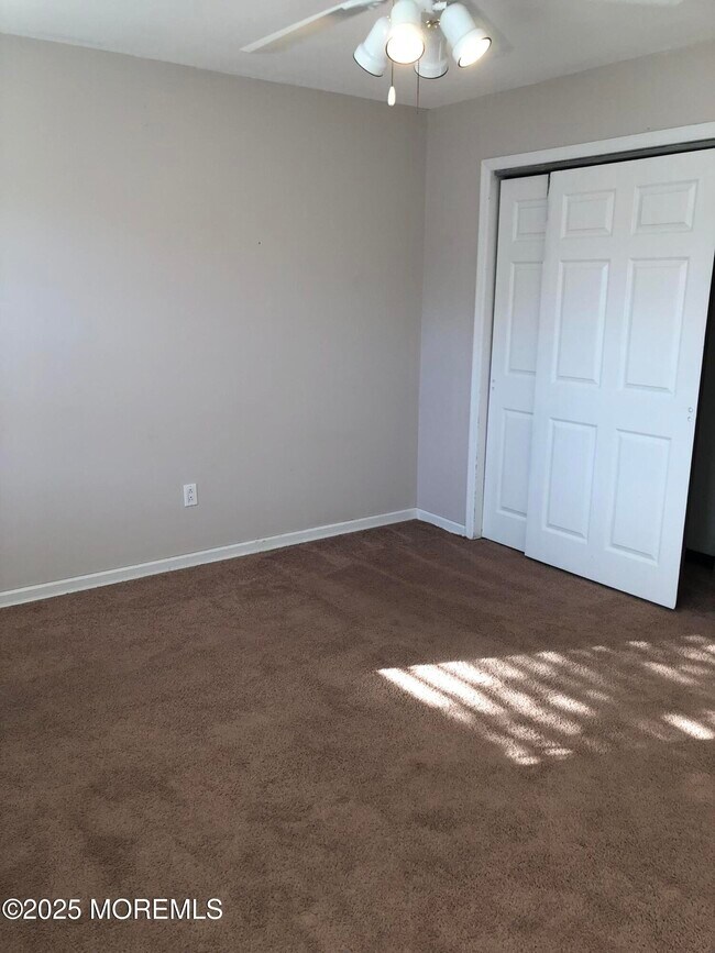 Building Photo - 683 Princess Ct