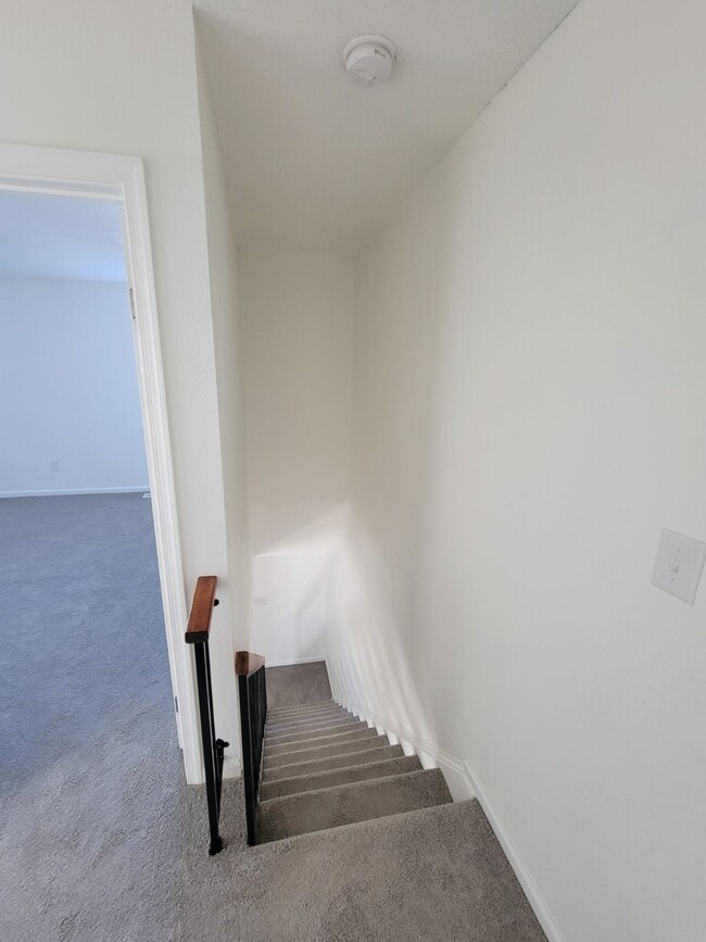 Building Photo - 1550 Fairfax Dr