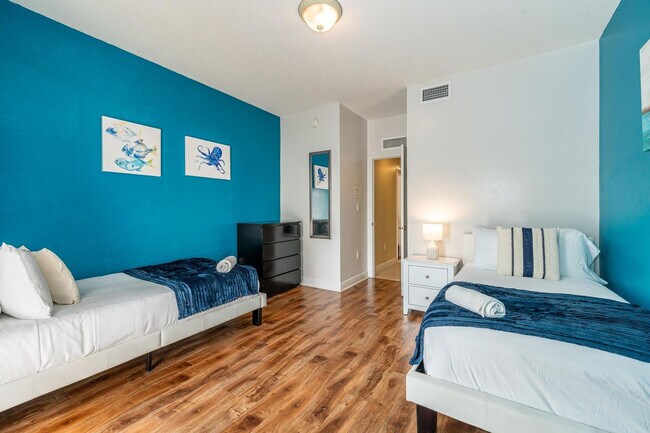 Building Photo - 1721 SW 23rd St