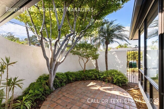 Building Photo - 821 Moana Dr