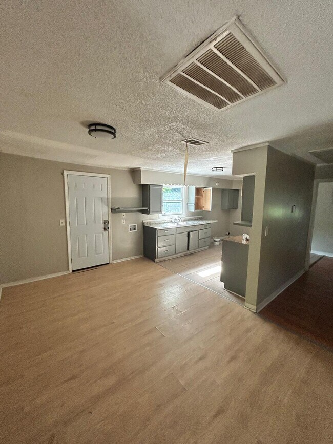 Building Photo - 4107 New Willow Rd