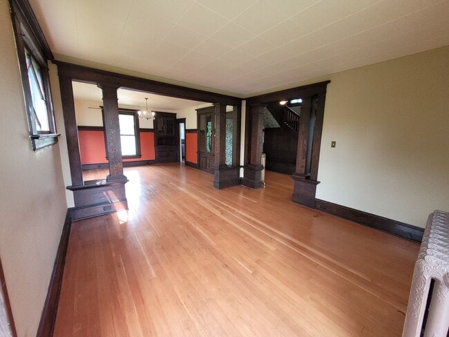 Building Photo - Charming Home in the York Neighborhood