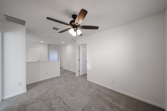 Building Photo - ONE MONTH RENT FREE!! NEW 5 BEDROOM 3 BATHROOM HOME AVILABLE FOR RENT!