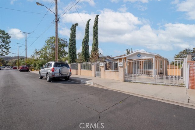 Building Photo - 10407 McClemont Ave