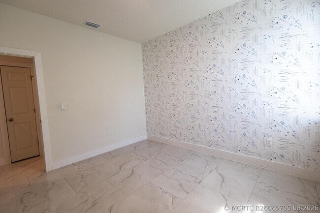Building Photo - 2149 SW Susset Ln