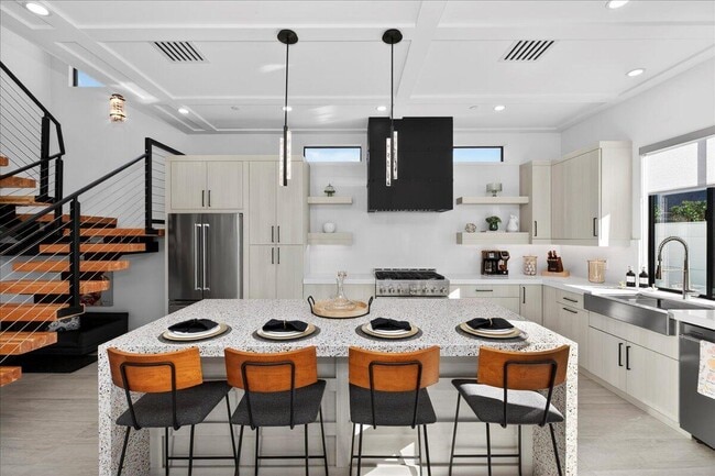 Building Photo - 51116 Avenida Mendoza