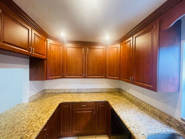 Building Photo - HIDDEN CREEK CONDO-1602 Bending Brook Way ...