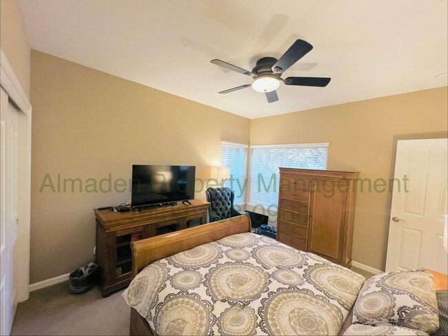 Building Photo - 7000 Sterling Gate Ct