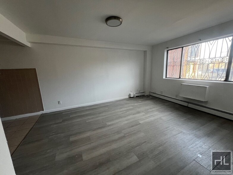 Building Photo - 111 STREET