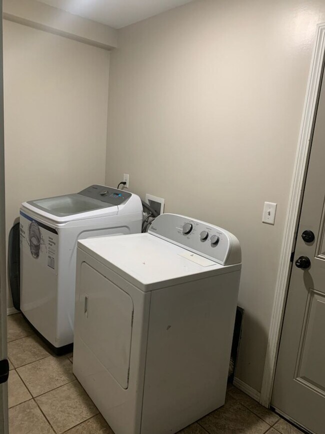 Building Photo - 2816 W 25th St N