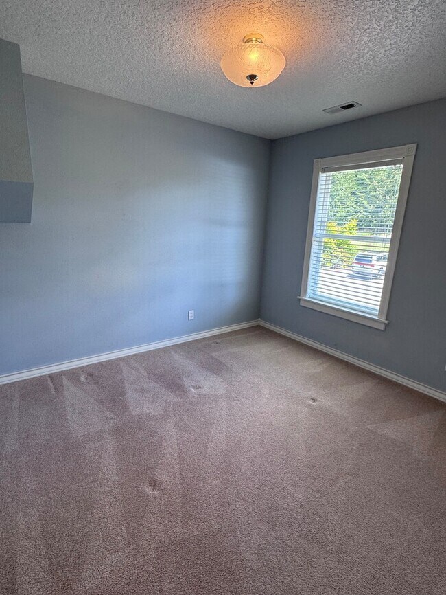 Building Photo - Gorgeous Home on 23 Acres Includes 22x32 S...