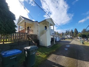 Building Photo - 211-212 W 13th St