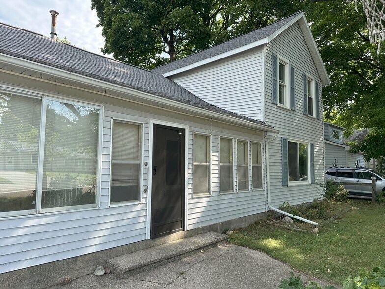 Primary Photo - 214 W Church St