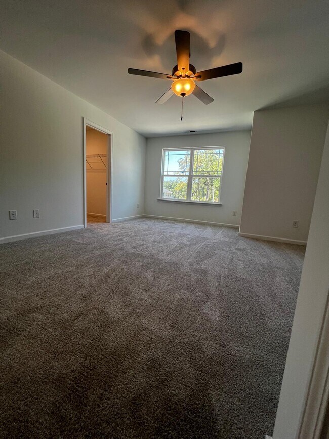 Building Photo - 168 Kobus Ct