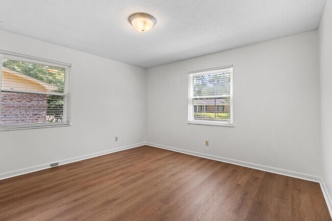 Building Photo - 3108 Briarwood Dr