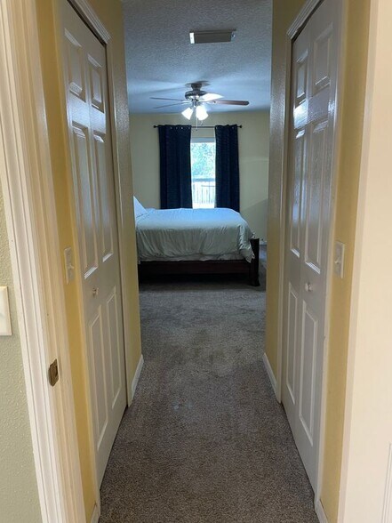 Building Photo - 562 SE Walters Terrace