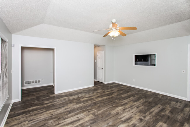 Building Photo - 220 Colchester Dr