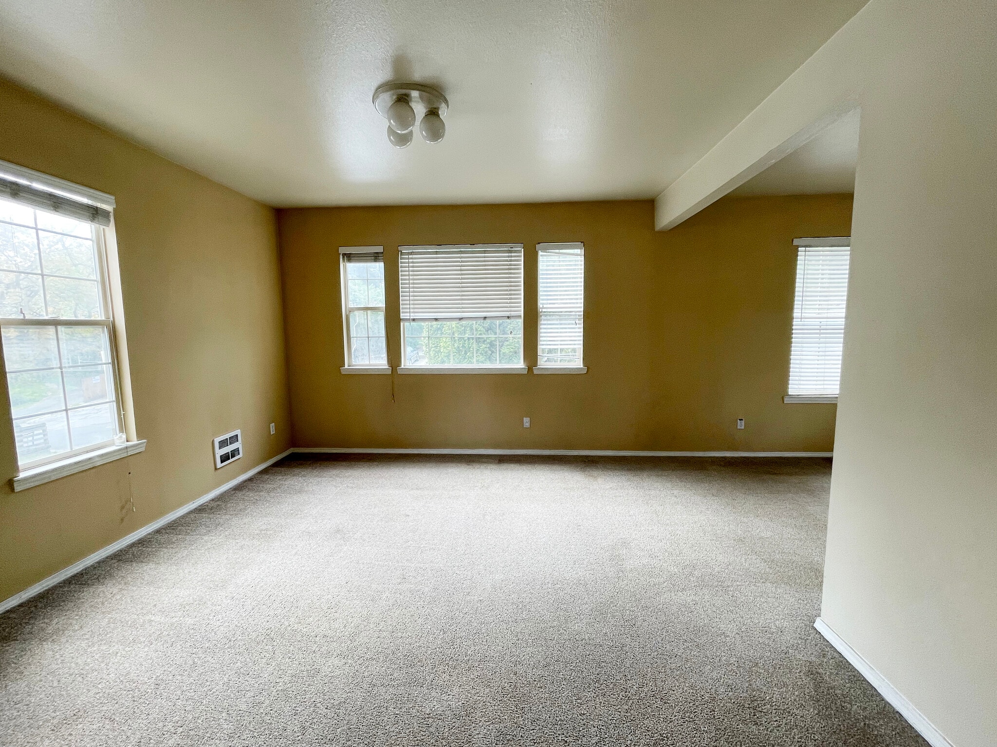 Building Photo - 1000 NE B St