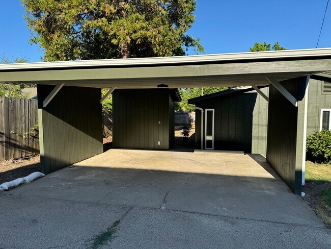 Building Photo - Terrific 3 Bedroom, 2 Bathroom in South Eugene