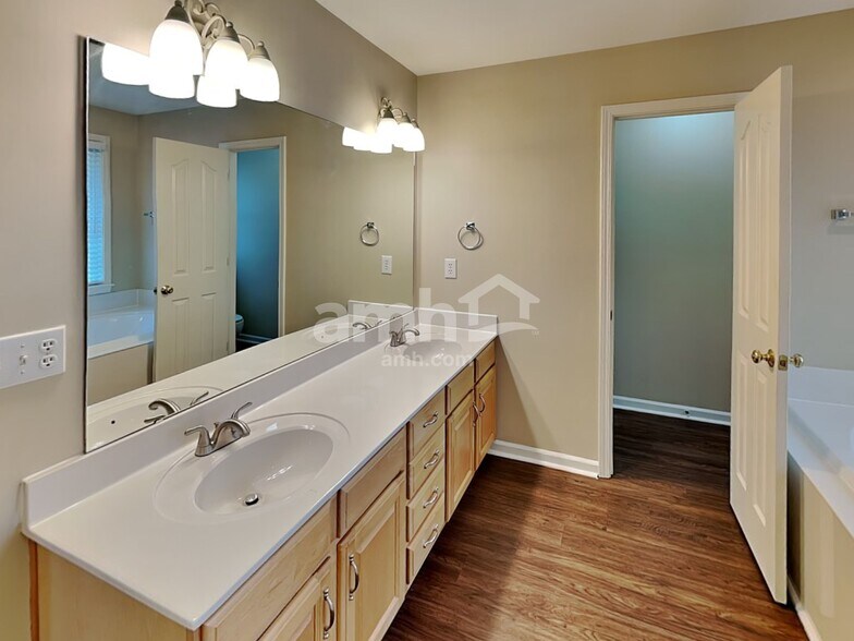 Building Photo - 7355 Sedgebrook Dr W