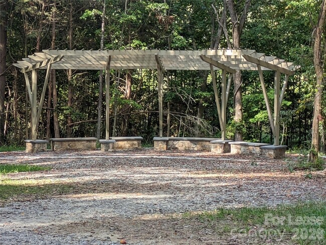 Building Photo - 917 Shearer St