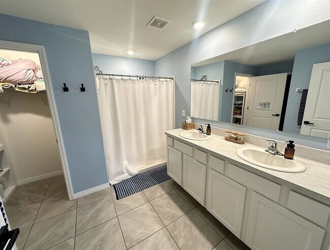 Building Photo - Spacious 4BR in Desirable Deer Path North!