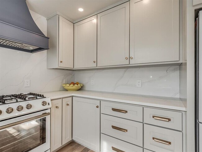 Building Photo - 6500 N Grand Blvd