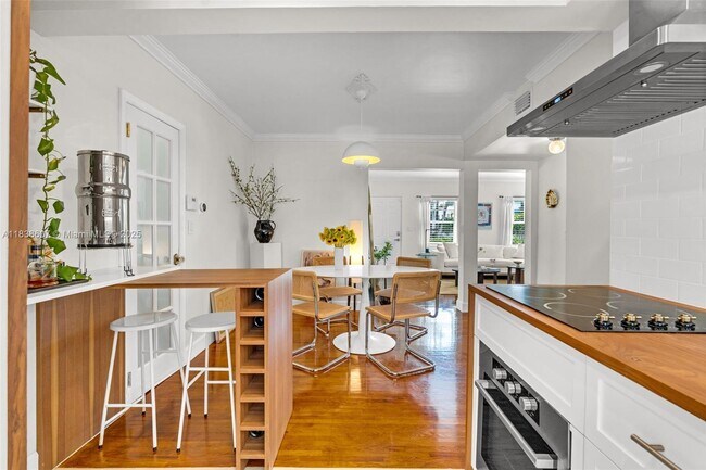 Building Photo - 915 8th St