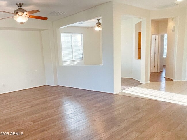 Building Photo - 4015 E Sourwood Dr
