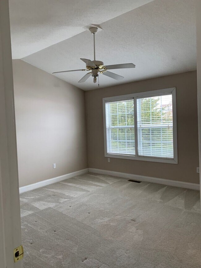 Building Photo - 190 Willow Oak Dr NW