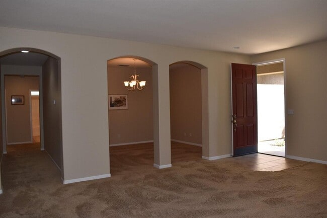 Building Photo - 684 Whitfield Ln