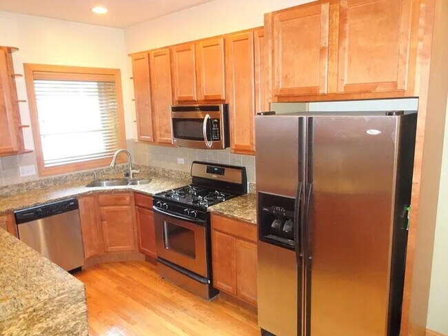 Building Photo - 5336 S Prairie Ave