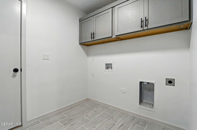 Building Photo - 941 Sandhurst Pl