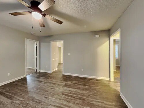 Building Photo - 5150 Mimi Ct