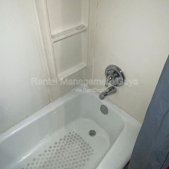 Building Photo - 3319 Longfellow Ave