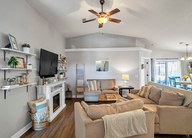 Building Photo - 8390 Island Dr