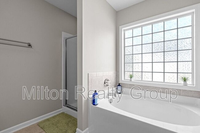 Building Photo - 11 Sawtooth Oak Cir