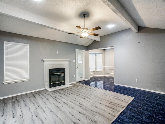 Building Photo - 6607 W Lynn Creek Dr