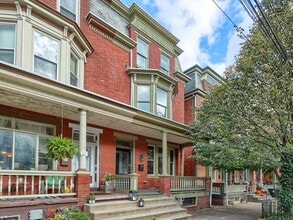 Building Photo - Spacious Midtown 3 Bedroom 2.5 Bath