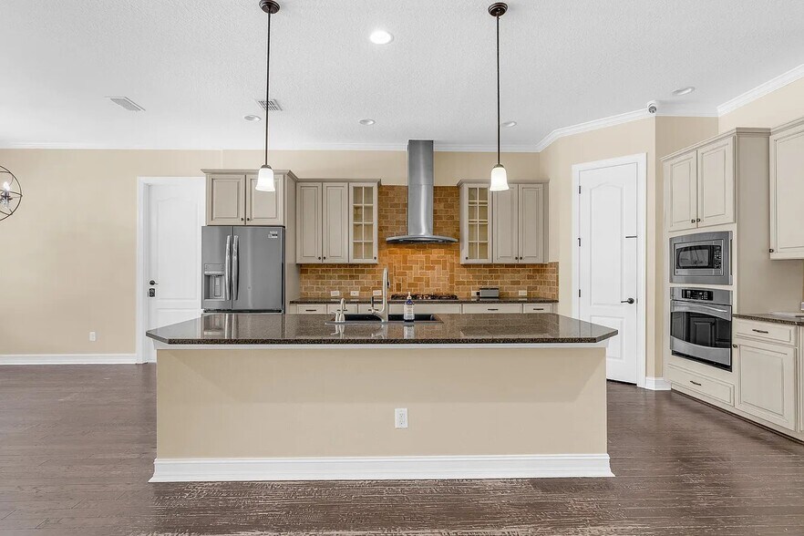 Building Photo - 7231 Sangalla Dr