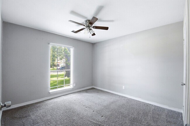Building Photo - 25302 Friar Lake Ln