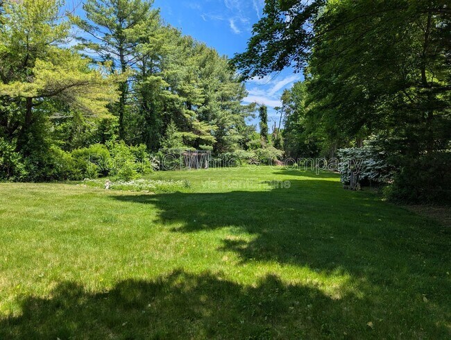 Building Photo - 1040 Daniels Farm Rd