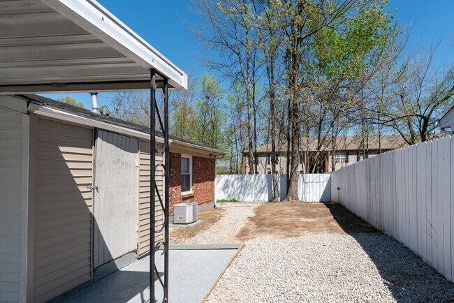 Building Photo - Beautifully Updated 3BR Home with Fenced Yard & Covered Porch