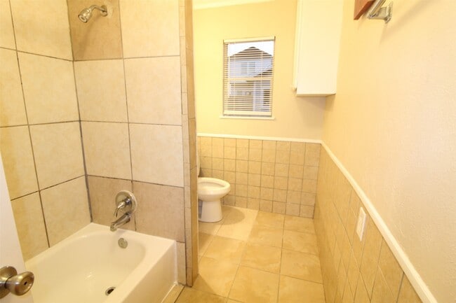 Building Photo - 6631 Castlebay Dr