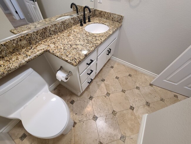 Building Photo - Great golf course views