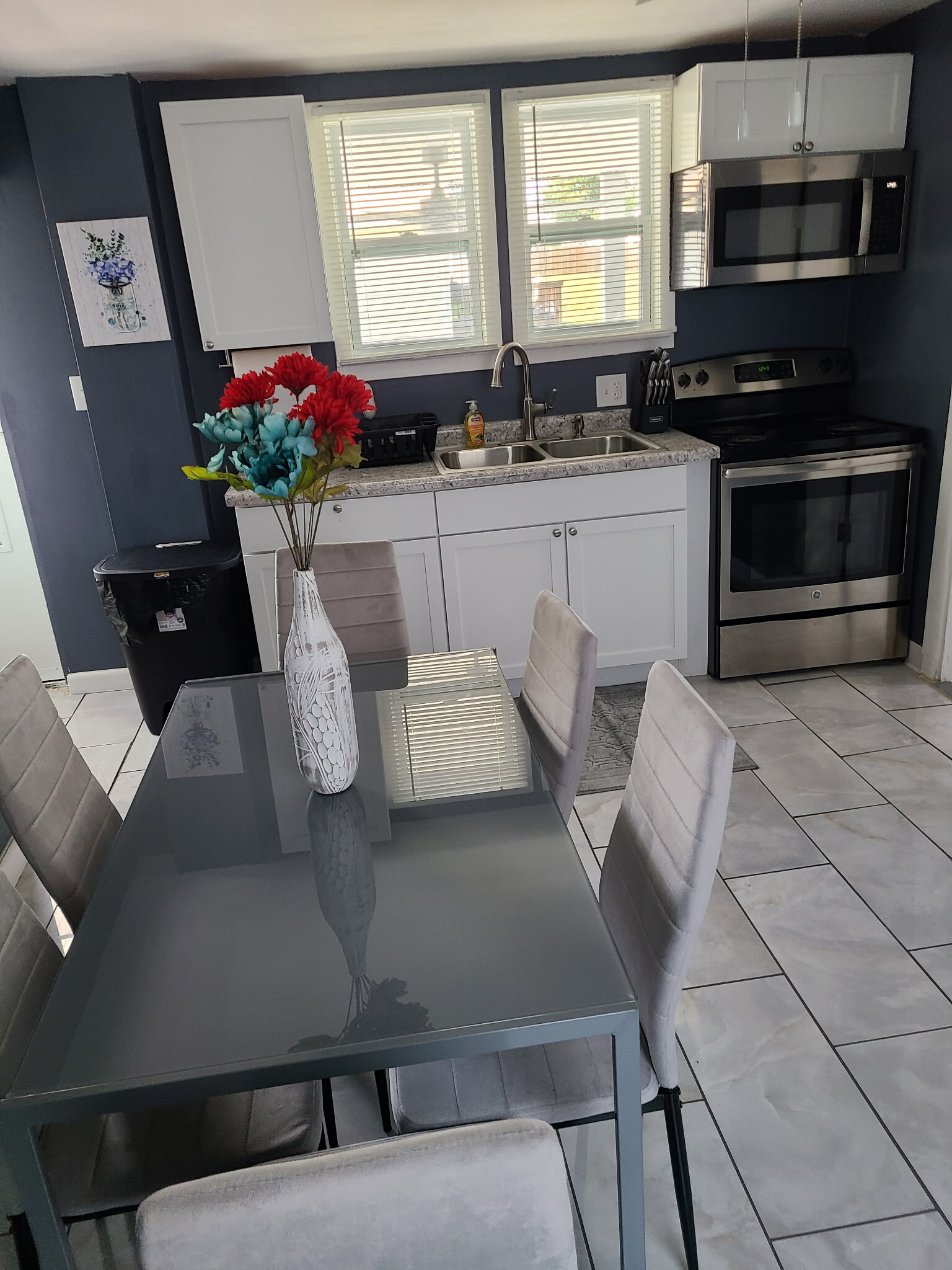 Building Photo - 2035 Spruce St